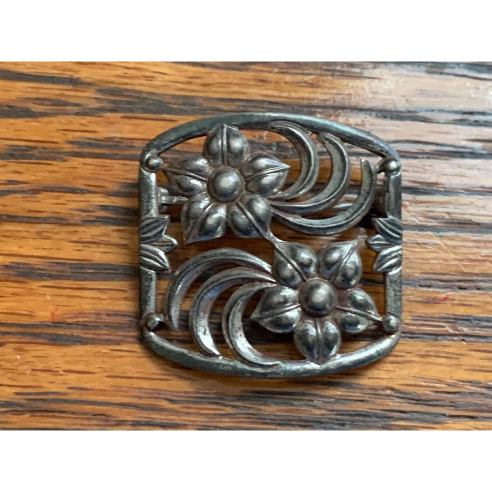 Vintage Sterling Silver Brooch Pin in a Flower Pattern